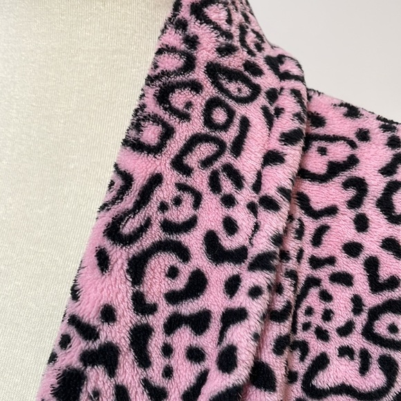 ULTA Bath Robe * Size Small * Pink and Black Animal Print - Picture 10 of 10
